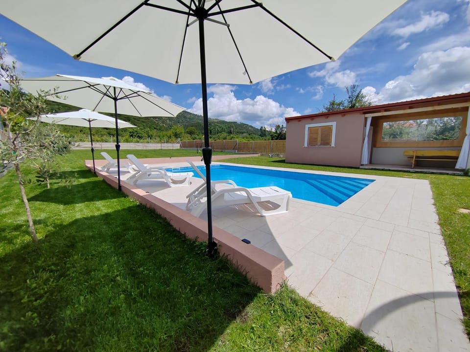 Day, Natural landscape, Garden, Balcony/Terrace, Garden view, Mountain view, Pool view, Swimming pool, sunbed