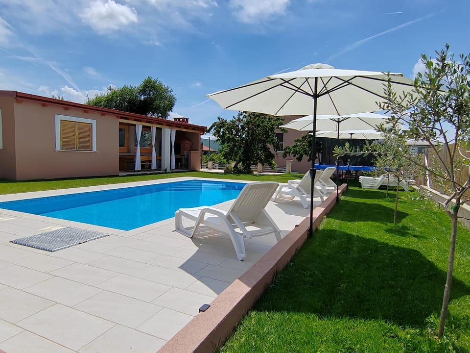 Day, Garden, Pool view, Swimming pool, sunbed