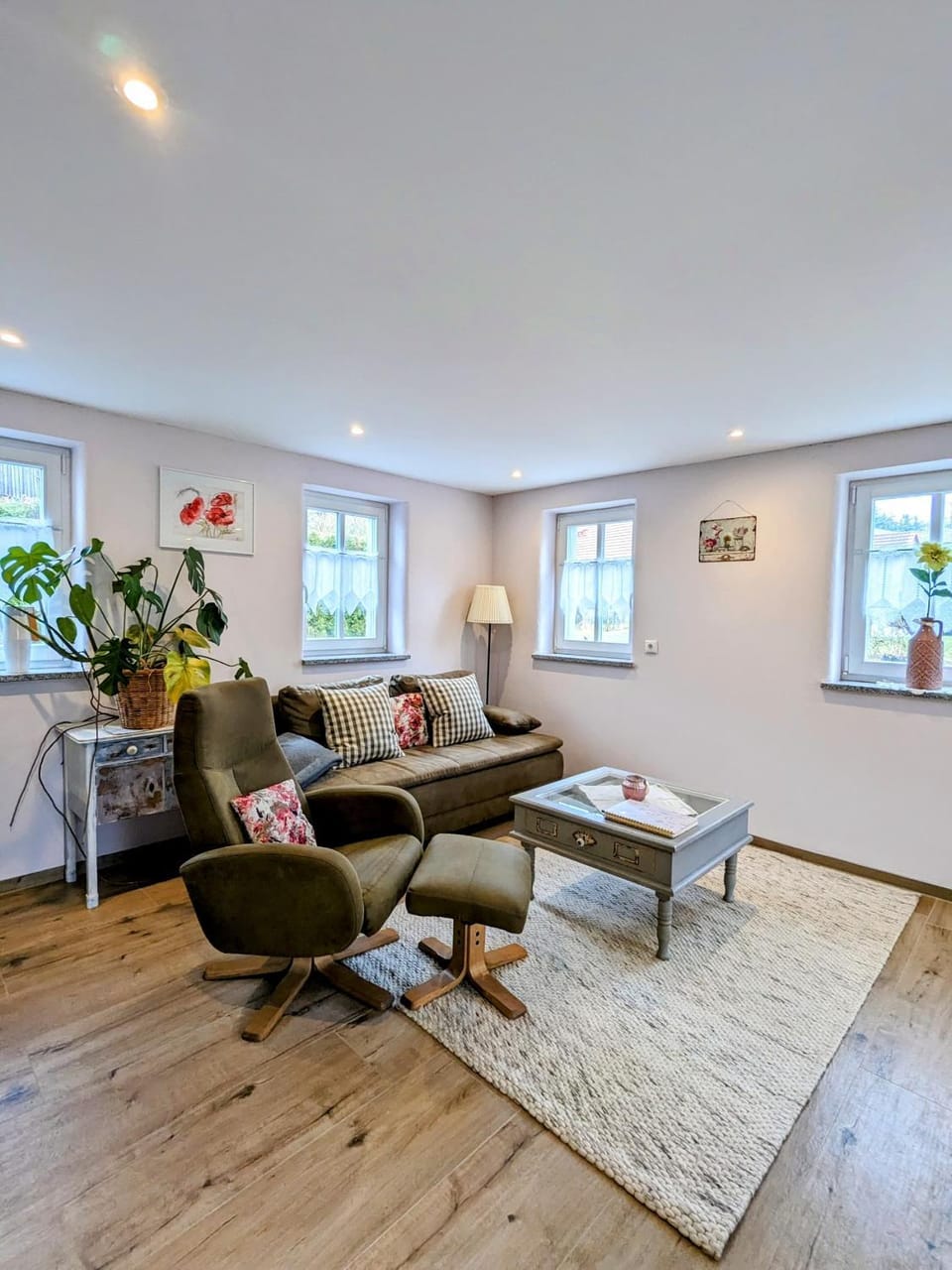 Bed, Living room, Seating area