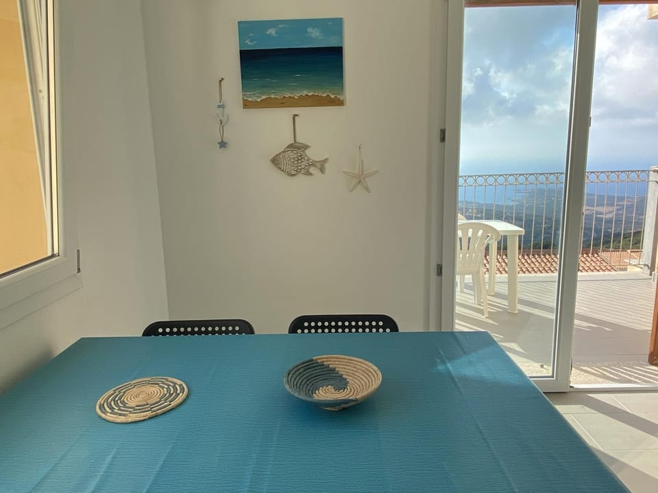 Natural landscape, View (from property/room), Balcony/Terrace, Living room, Dining area, Sea view