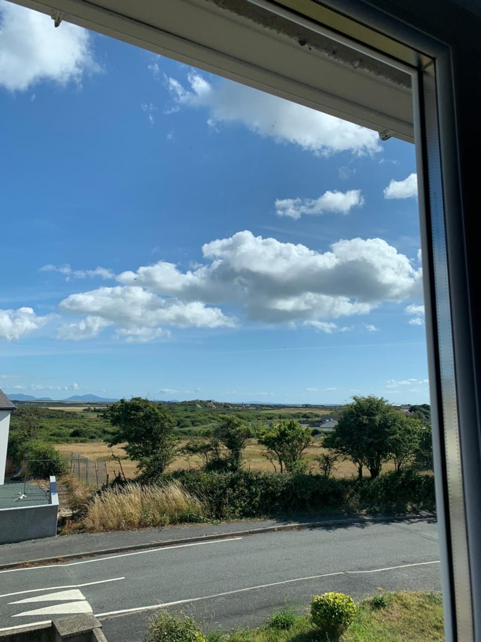 Two bedroom house with enclosed gardens and 2 car drive House in Wales