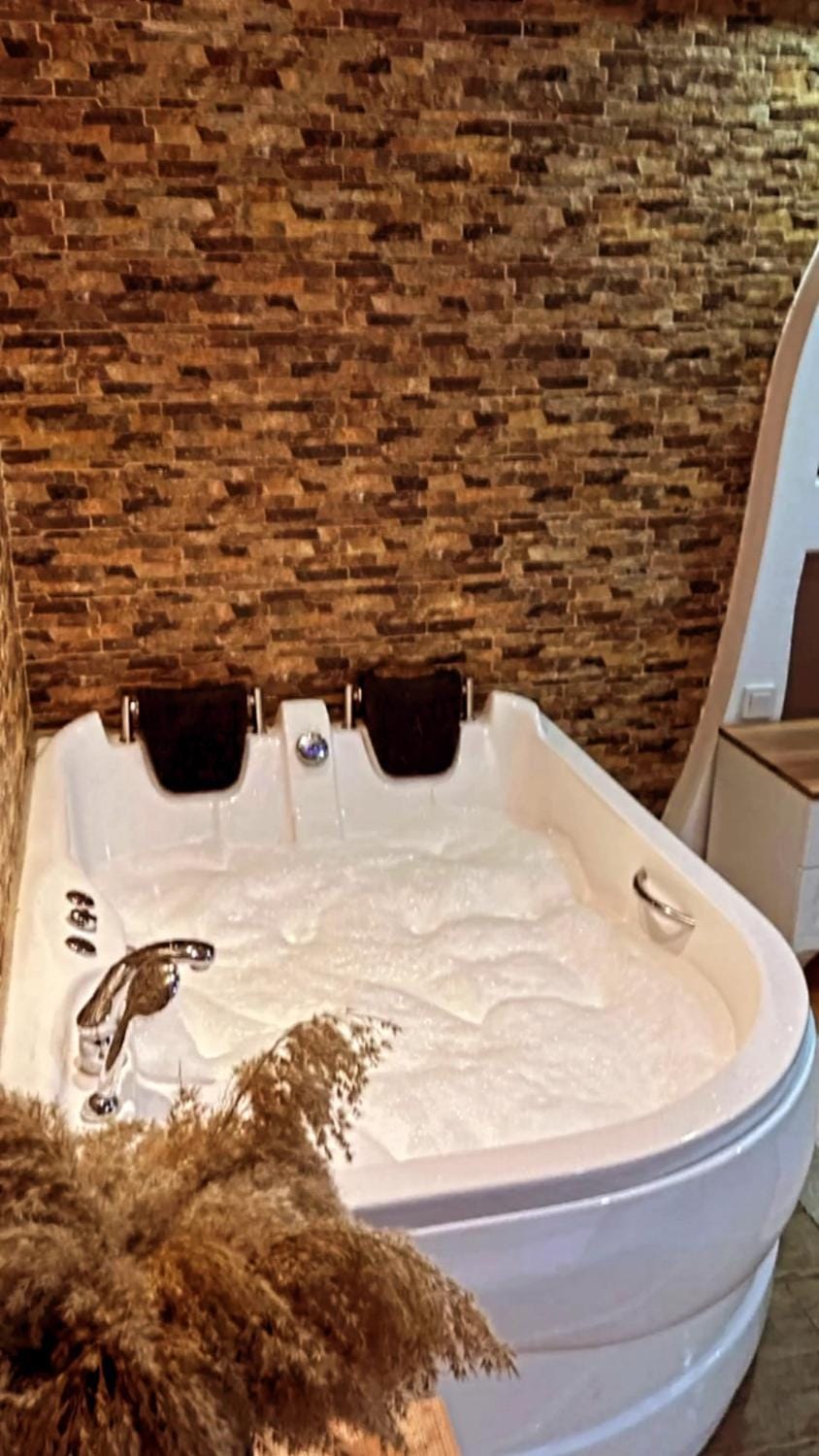 Toilet, Hot Tub, Bathroom, Bath