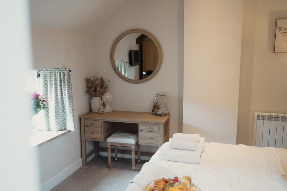 Rose End Cottage, a Luxury Getaway House in West Oxfordshire District