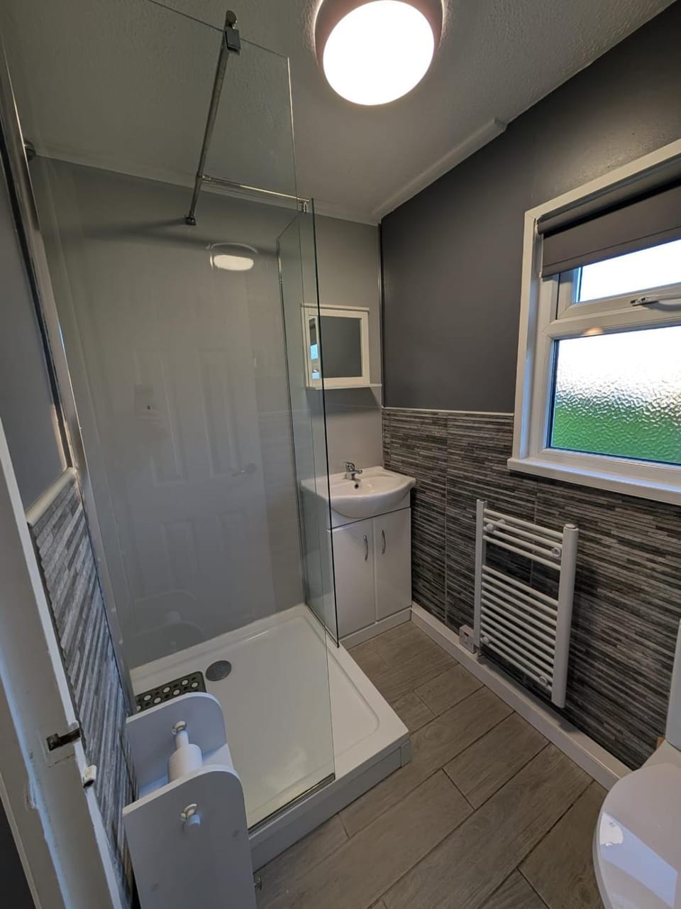 58, Two bed chalet on Sund0wner Holiday Park - Sleeps 4, pet friendly - Free WiFi plus electricity all included - Entertainment options close by Chalet in Hemsby