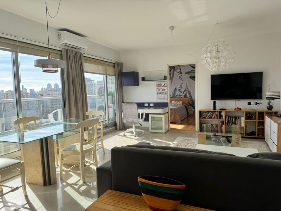 Communal lounge/ TV room, TV and multimedia, Seating area, Dining area