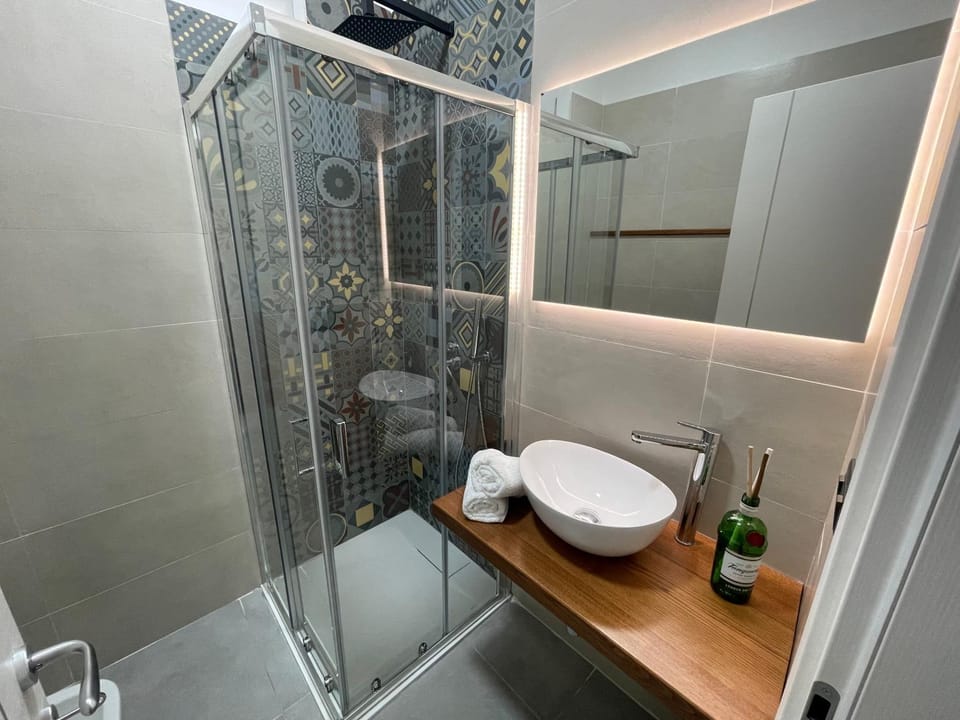 Shower, Bathroom