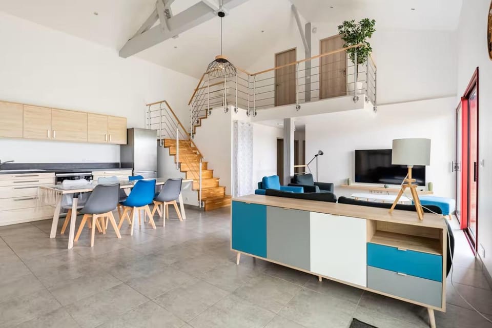 Kitchen or kitchenette, Living room
