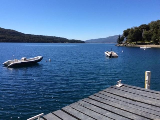 Agradable casa gran jardin playa muelle y amarra Chalet in San Carlos Bariloche