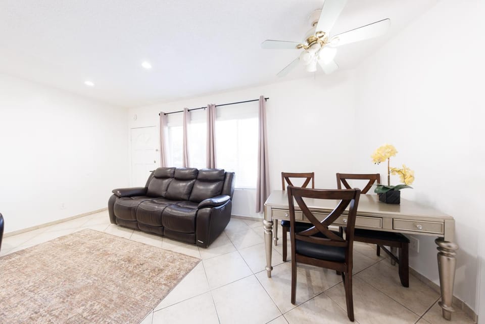 Lovely Berryman Ave Apartment #6 Apartment in Culver City