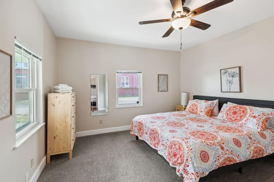 Chestnut St 3 Bedroom House in Historic Loveland House in Ohio