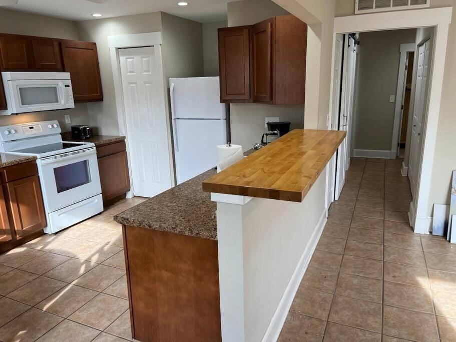 Park Ave 3 Bedroom House walk to Bike Trail House in Ohio