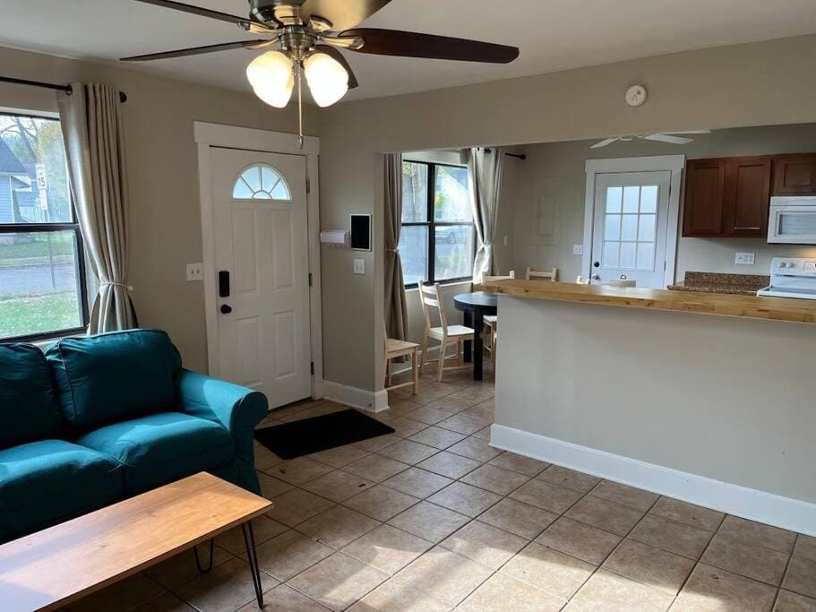 Park Ave 3 Bedroom House walk to Bike Trail House in Ohio