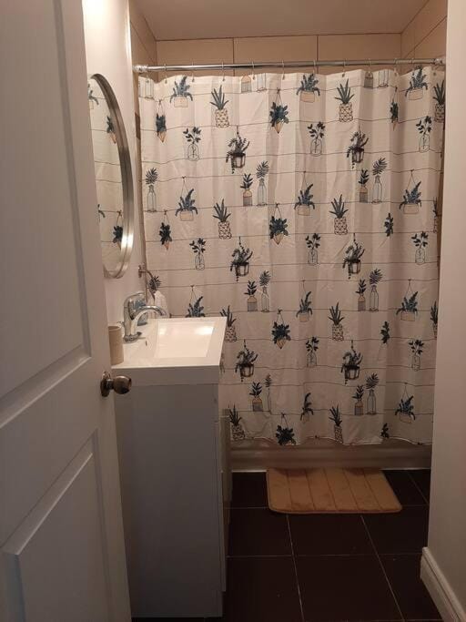 BIG 3BR appartment at Olympic Stadium at PIE-IX Metro station Apartment in Laval