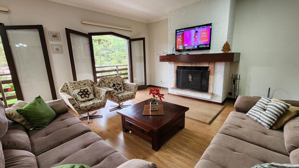 Communal lounge/ TV room, TV and multimedia, Living room, Seating area