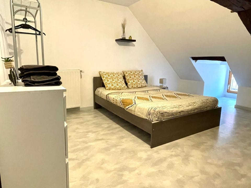 Bed, Photo of the whole room, Bedroom
