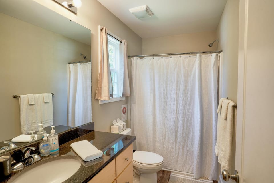 Kannapolis Excellent Sleep Experience - Pet Friendly House in Kannapolis