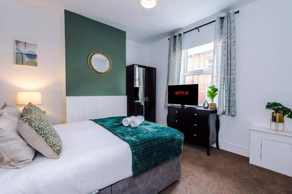 Charming 3 Bed Home in the Garden Quarter, Chester House in Chester