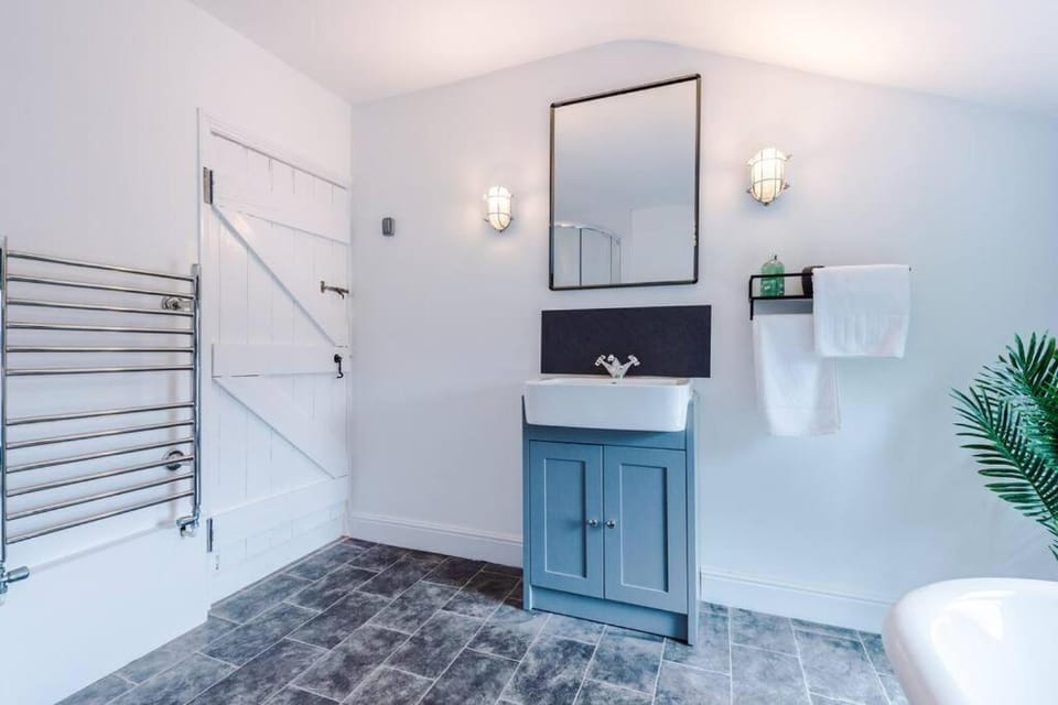 Charming 3 Bed Home in the Garden Quarter, Chester House in Chester
