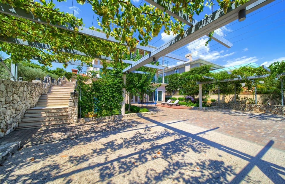 Garden, Parking