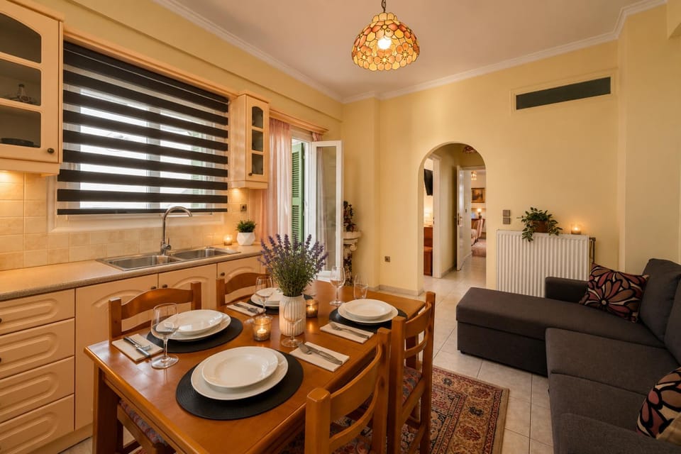 Seating area, Dining area