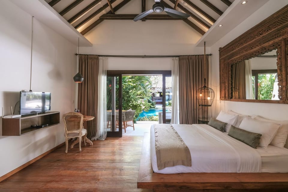 Bed, TV and multimedia, Bedroom