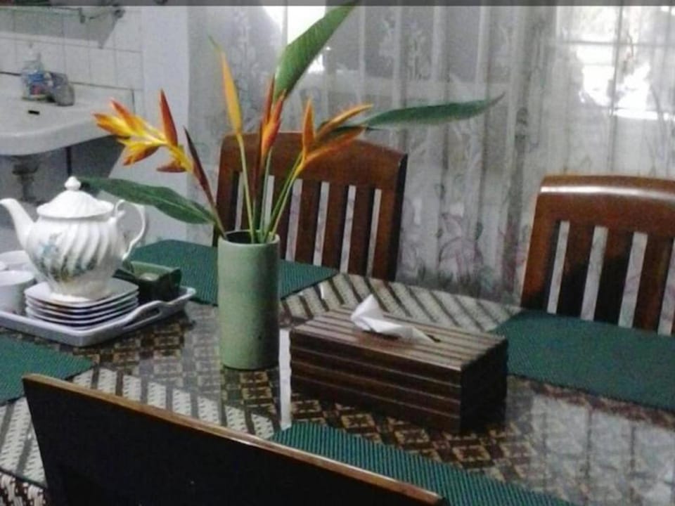 Restaurant/places to eat, Dining area