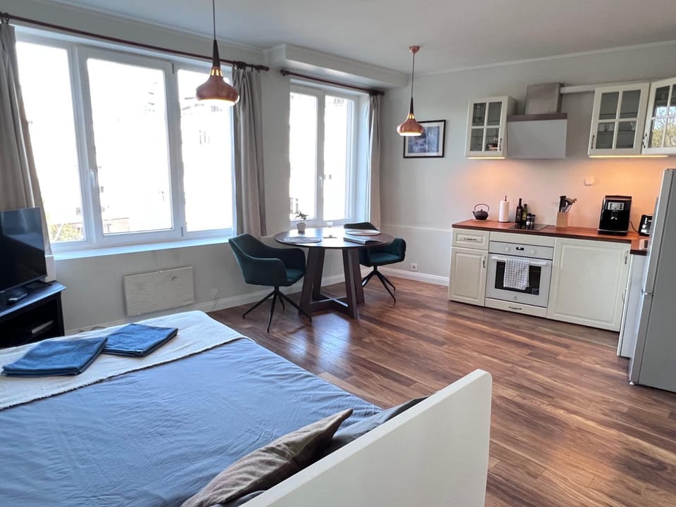 Kitchen or kitchenette, Dining area, pet friendly, stove, toaster
