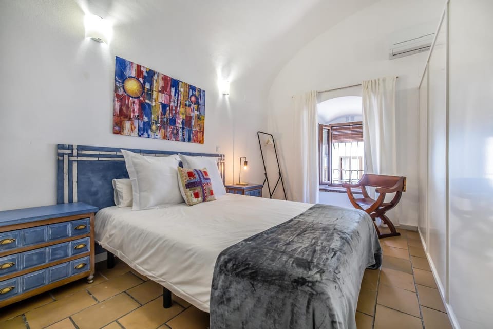 Bed, Bedroom, heating, air conditioner