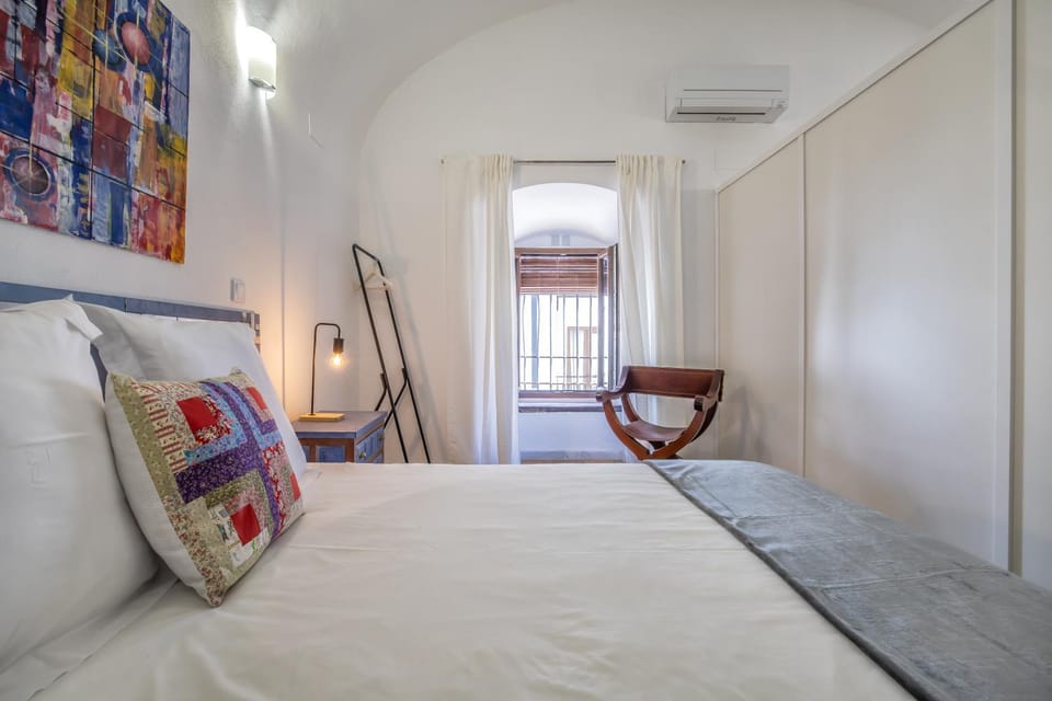 Bed, Bedroom, heating, air conditioner