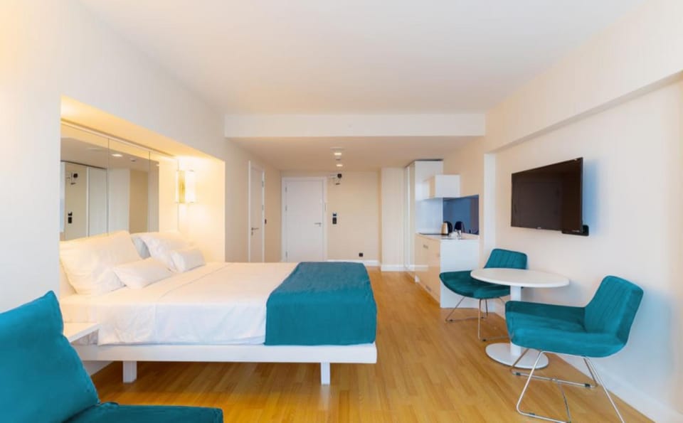 Bed, Living room, Bedroom