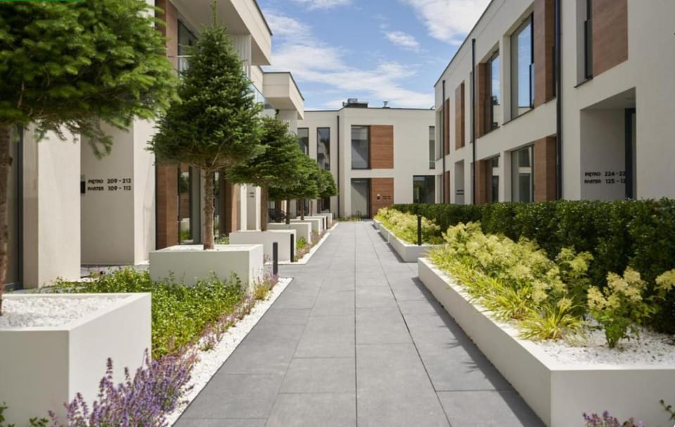 Property building, Patio, Facade/entrance