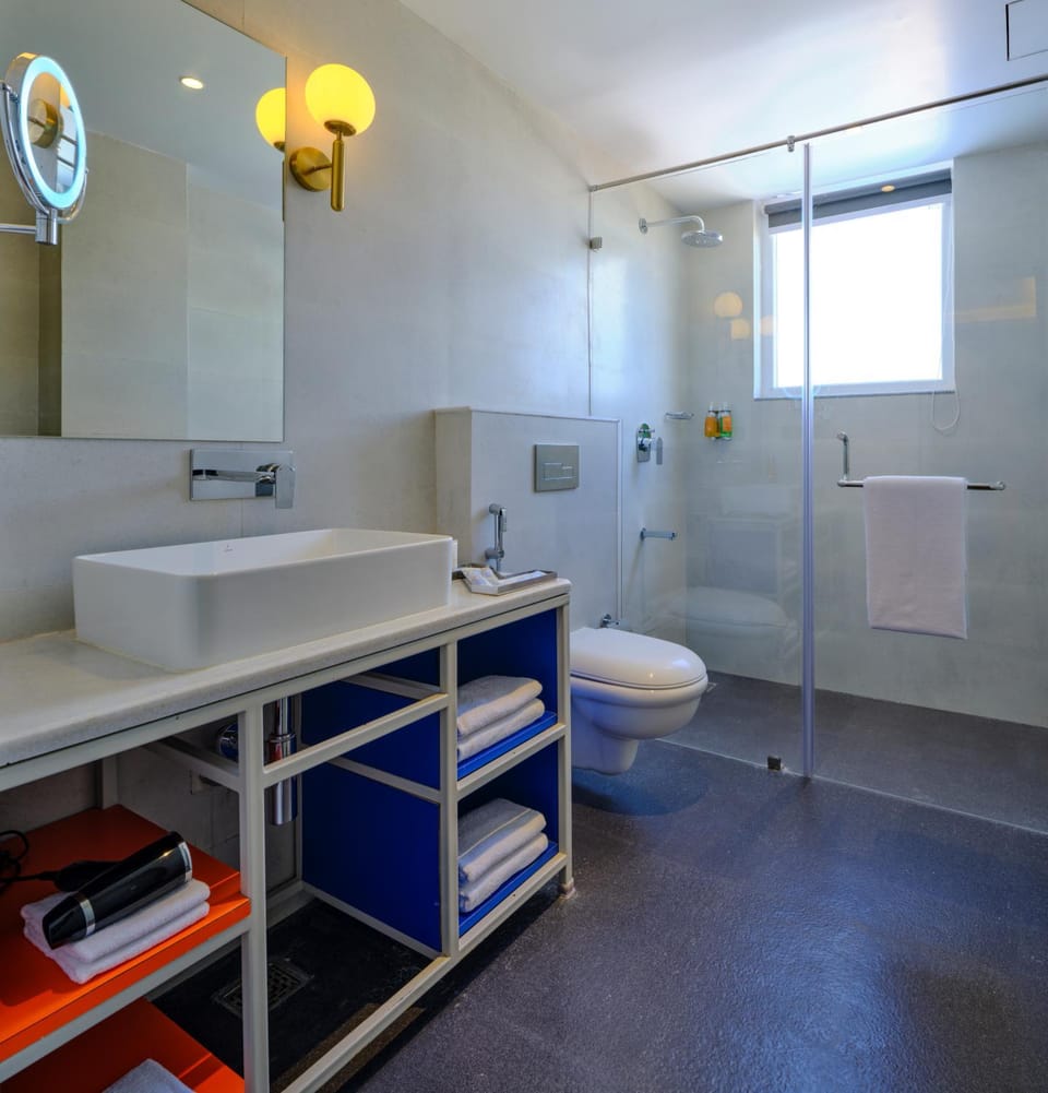 Shower, Toilet, Bathroom, towels