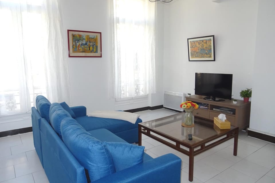 Communal lounge/ TV room, Living room, Seating area