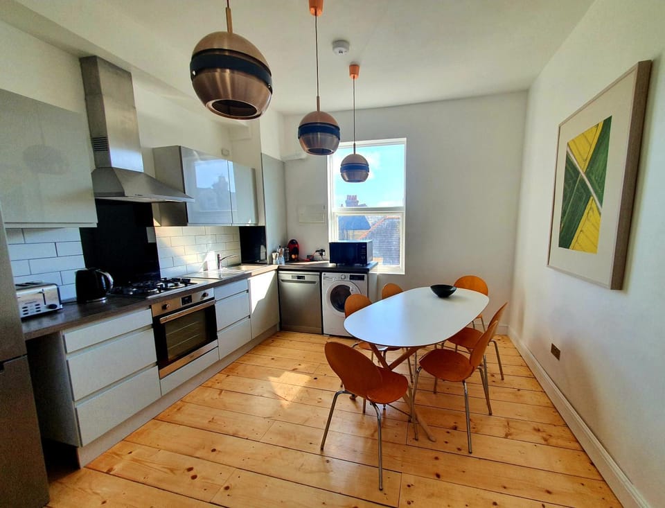 Sunny Apartment with a 10 minute walk to the Sea. Apartment in Ramsgate