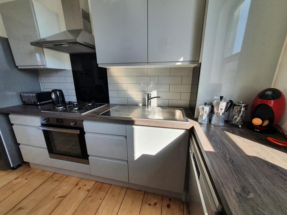 Sunny Apartment with a 10 minute walk to the Sea. Apartment in Ramsgate