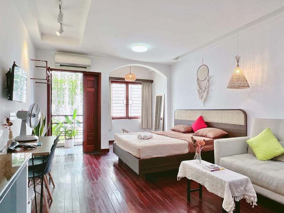 Bed, TV and multimedia, Photo of the whole room, Seating area, Bedroom, towels