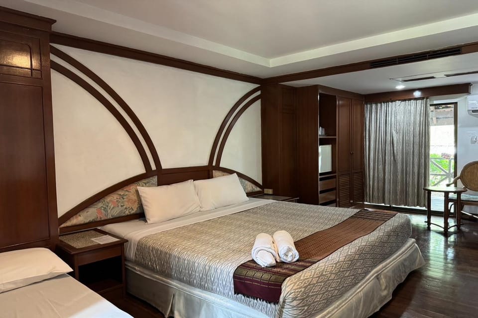 Photo of the whole room, Bedroom