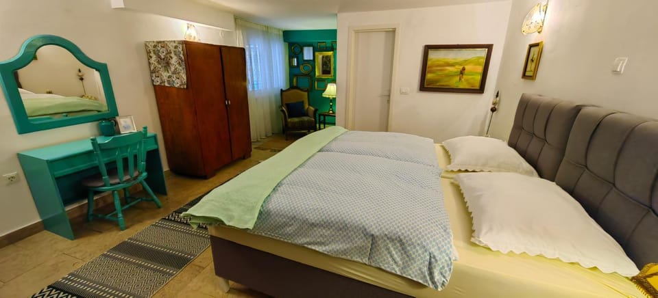 Property building, Bed, Photo of the whole room, Bedroom, wardrobe