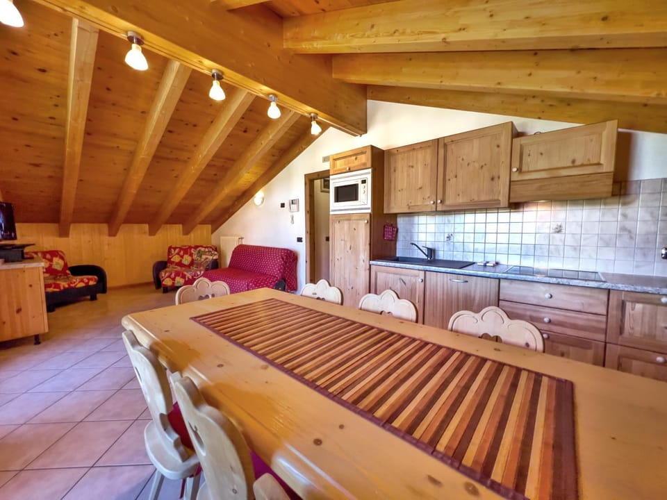 Kitchen or kitchenette, Living room, Dining area, minibar, pet friendly