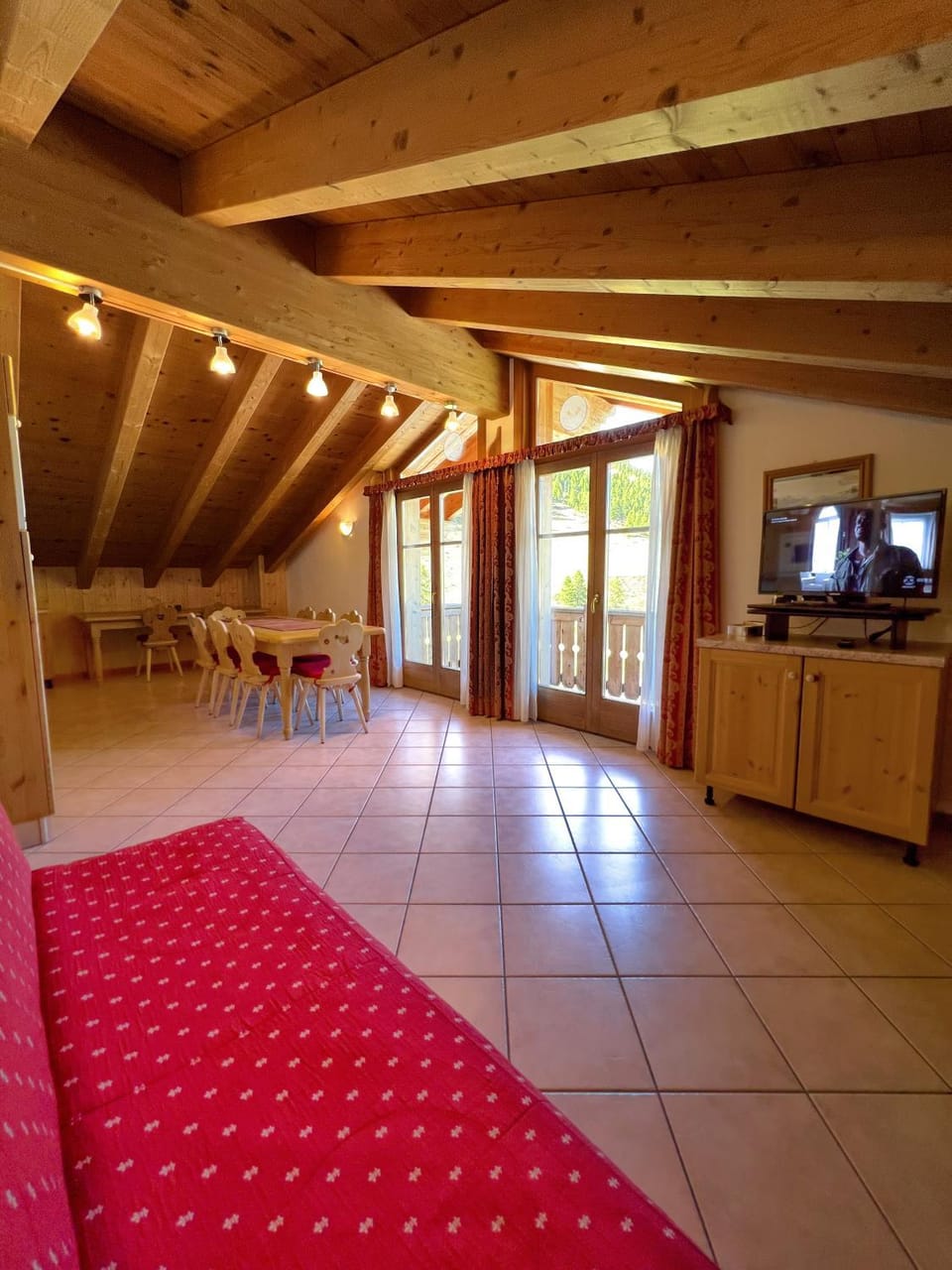 TV and multimedia, Kitchen or kitchenette, Dining area