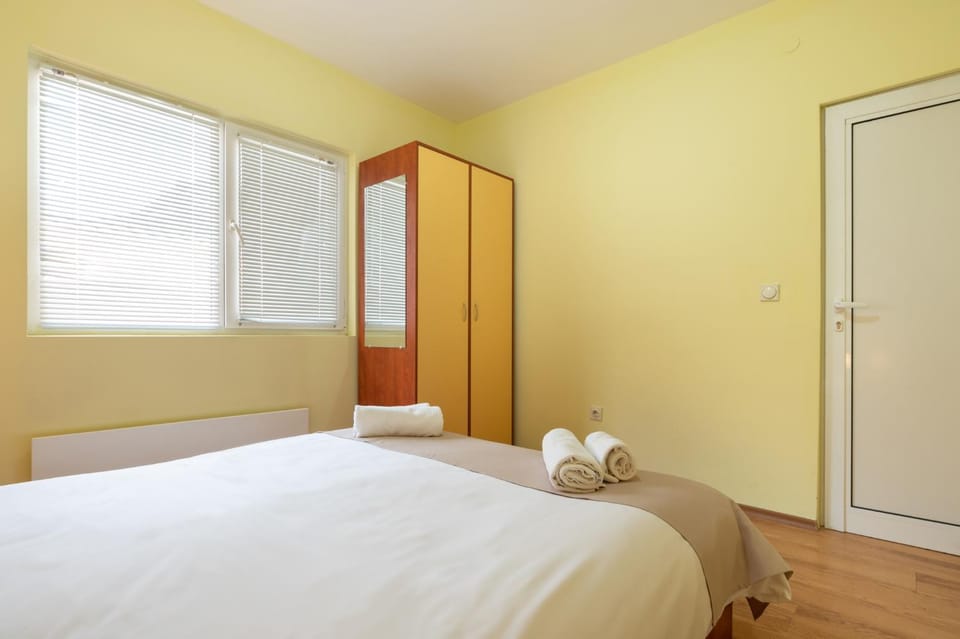 Bed, Photo of the whole room, Bedroom, wardrobe