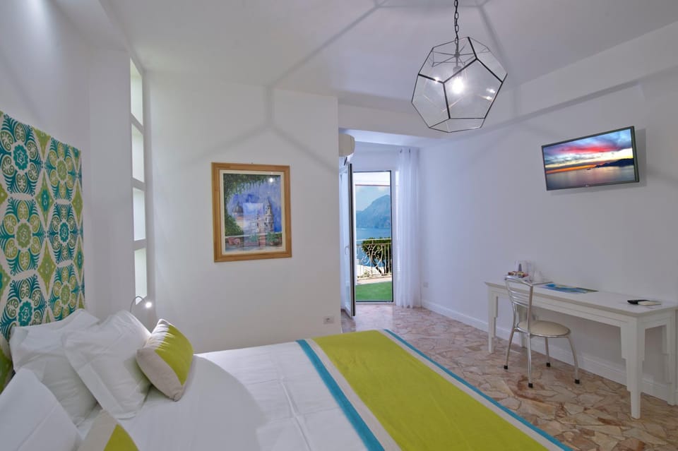 Photo of the whole room, Bedroom, Sea view