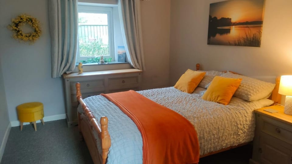 Converted Stables at Peaceful Family Farm Stay House in Martletwy