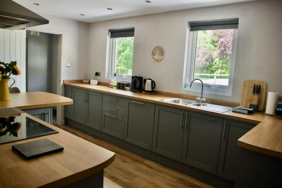 Converted Stables at Peaceful Family Farm Stay House in Martletwy