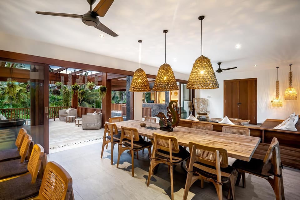 Seating area, Dining area