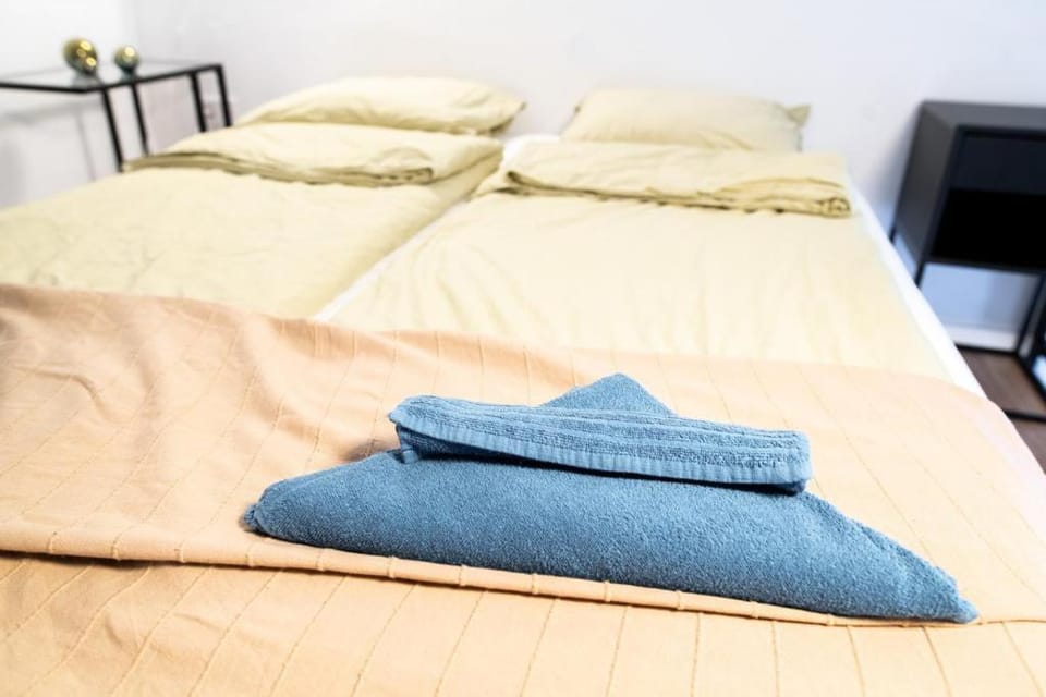 Bed, Photo of the whole room, towels