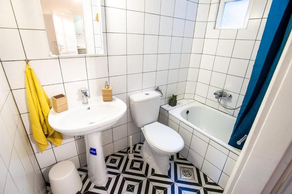 Toilet, Bath, towels