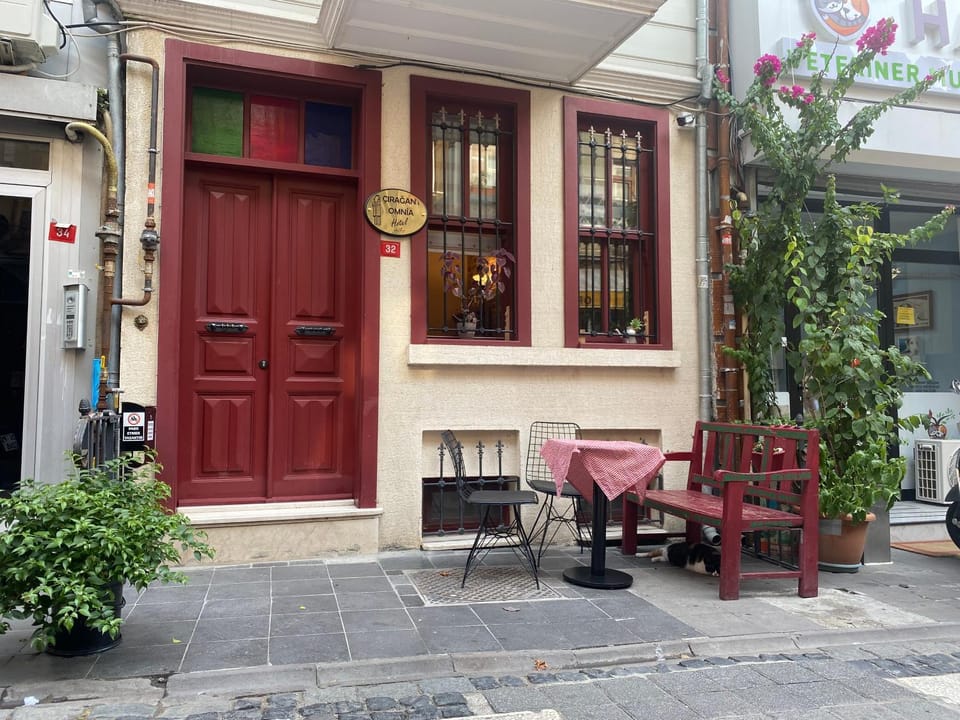 Facade/entrance