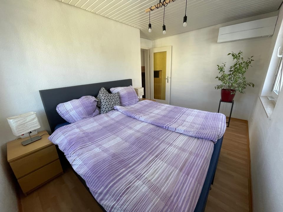 Bed, Bedroom, air conditioner