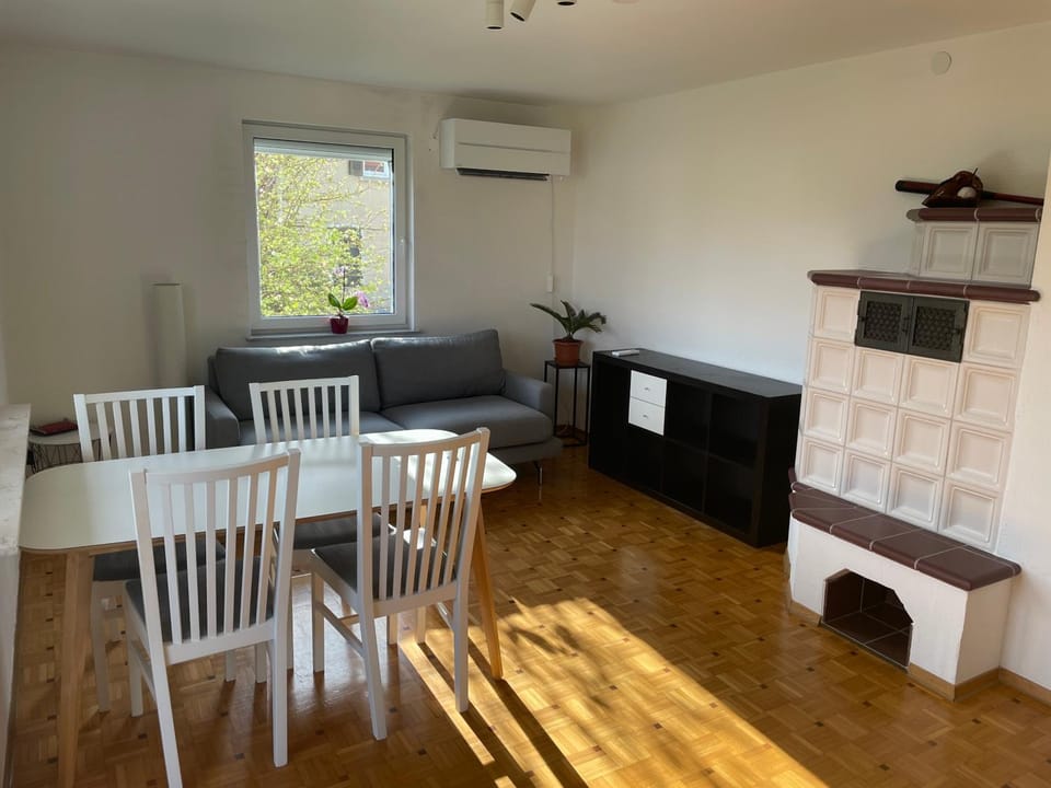 Living room, Seating area, Dining area, air conditioner